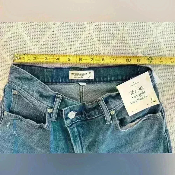 Abercrombie & Fitch Women’s Curve Love Ultra High Rise 90’s Straight. 27/4 Short - Picture 3 of 9